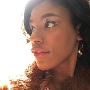 Meet your Posher, Jaye